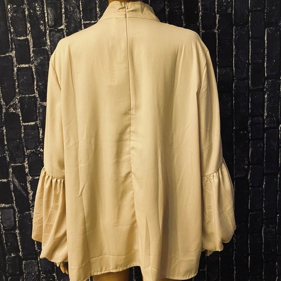 Camera Ready Blouse🌻 - Picture 4 of 5